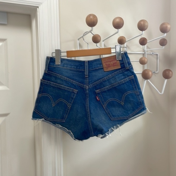 501 Levi's - Denim Cutoff Shorts - Blue - Size 24 - Picture 5 of 12